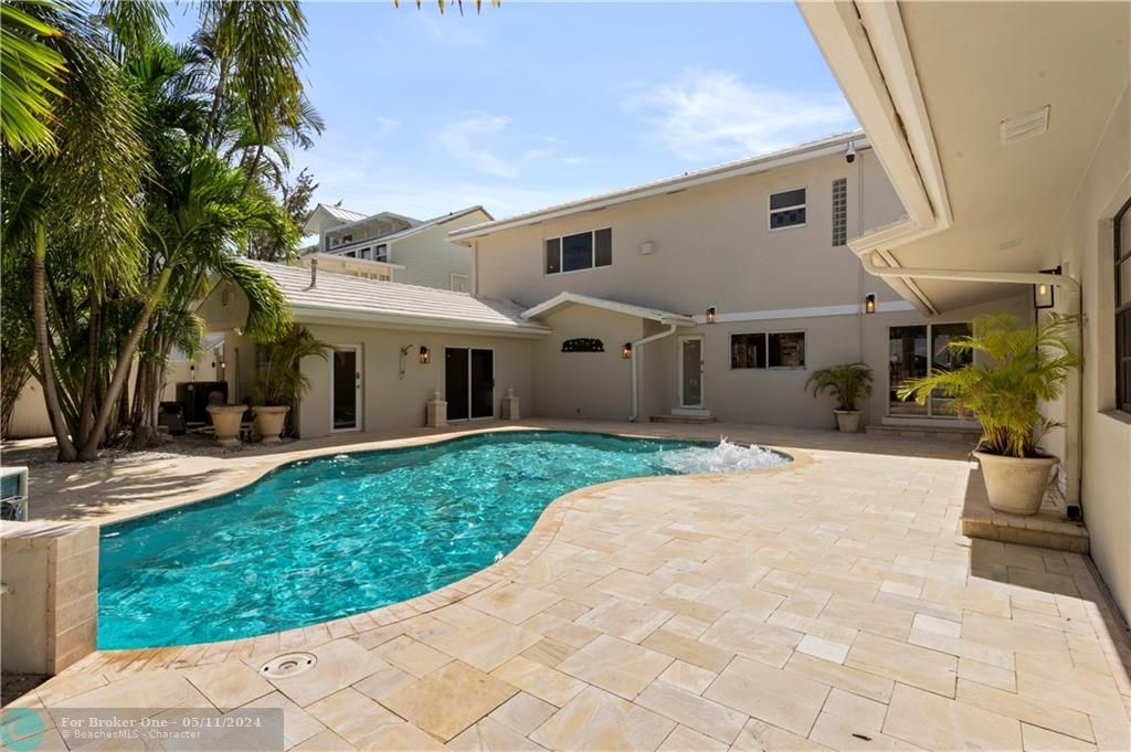 Recently Sold: $2,495,000 (4 beds, 3 baths, 3747 Square Feet)