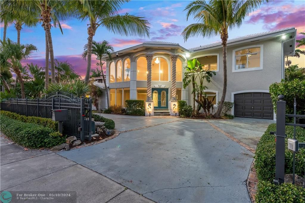 Recently Sold: $2,495,000 (4 beds, 3 baths, 3747 Square Feet)