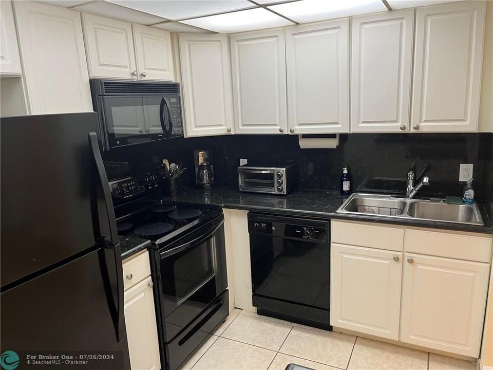 Recently Sold: $120,000 (1 beds, 1 baths, 726 Square Feet)