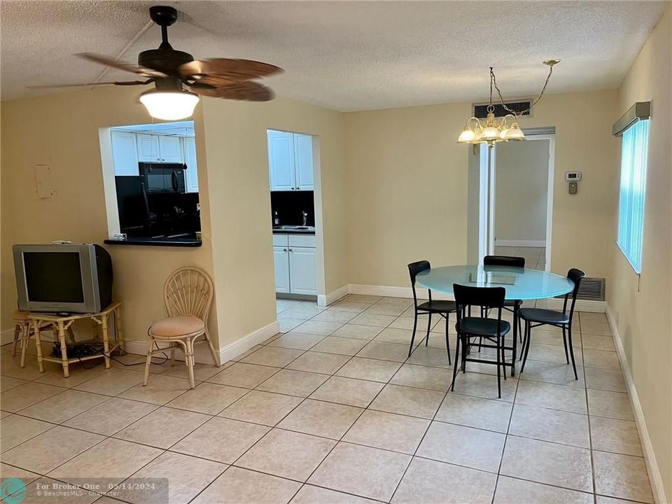 Recently Sold: $120,000 (1 beds, 1 baths, 726 Square Feet)