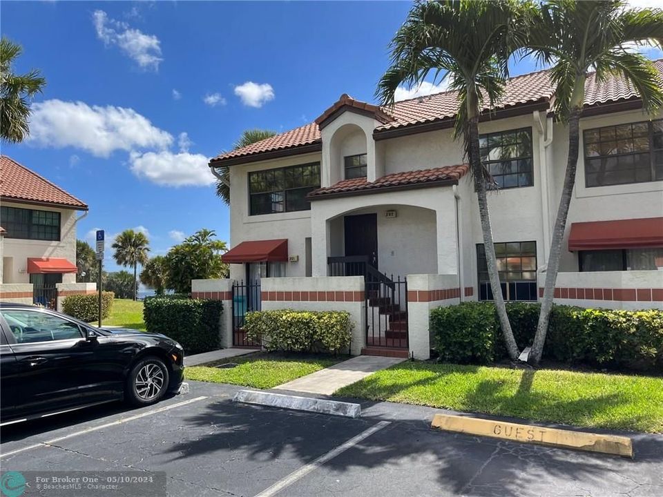Recently Sold: $295,000 (2 beds, 2 baths, 1300 Square Feet)