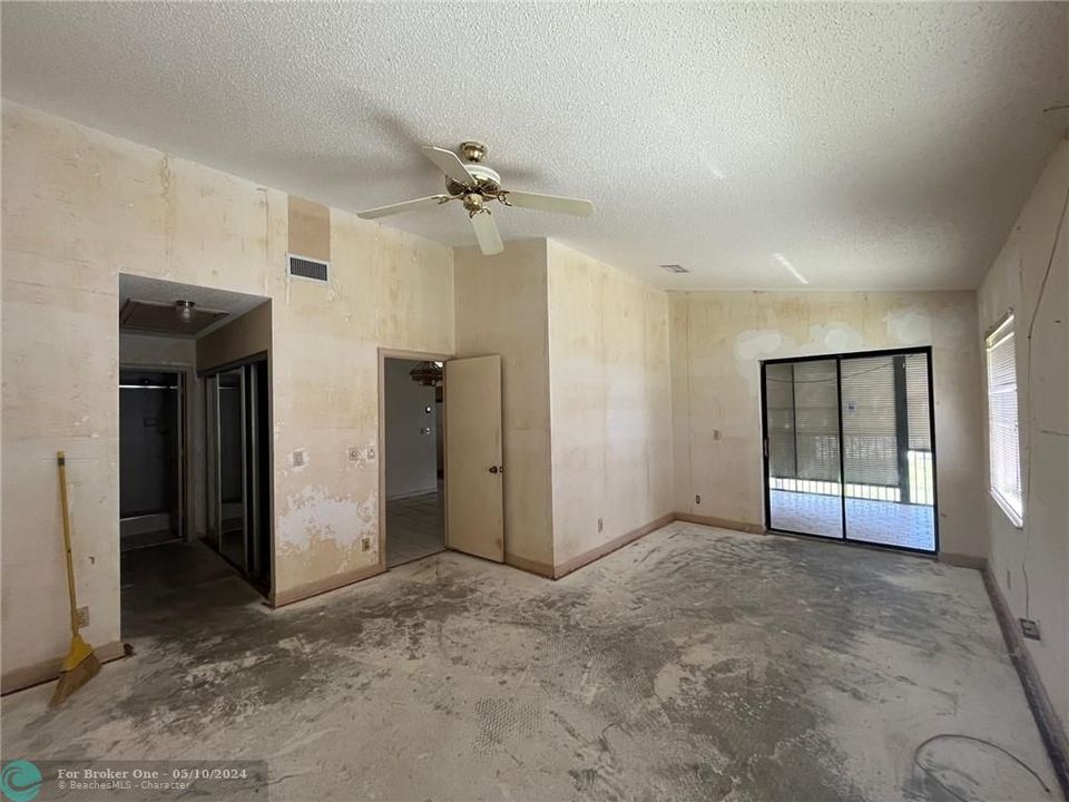 Recently Sold: $295,000 (2 beds, 2 baths, 1300 Square Feet)
