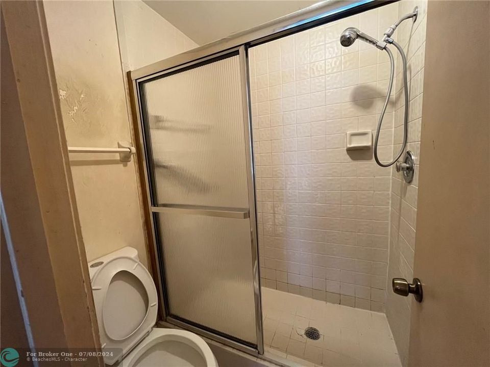 最近售出: $295,000 (2 贝兹, 2 浴室, 1300 平方英尺)