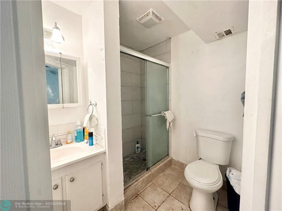 Recently Sold: $180,000 (2 beds, 2 baths, 949 Square Feet)