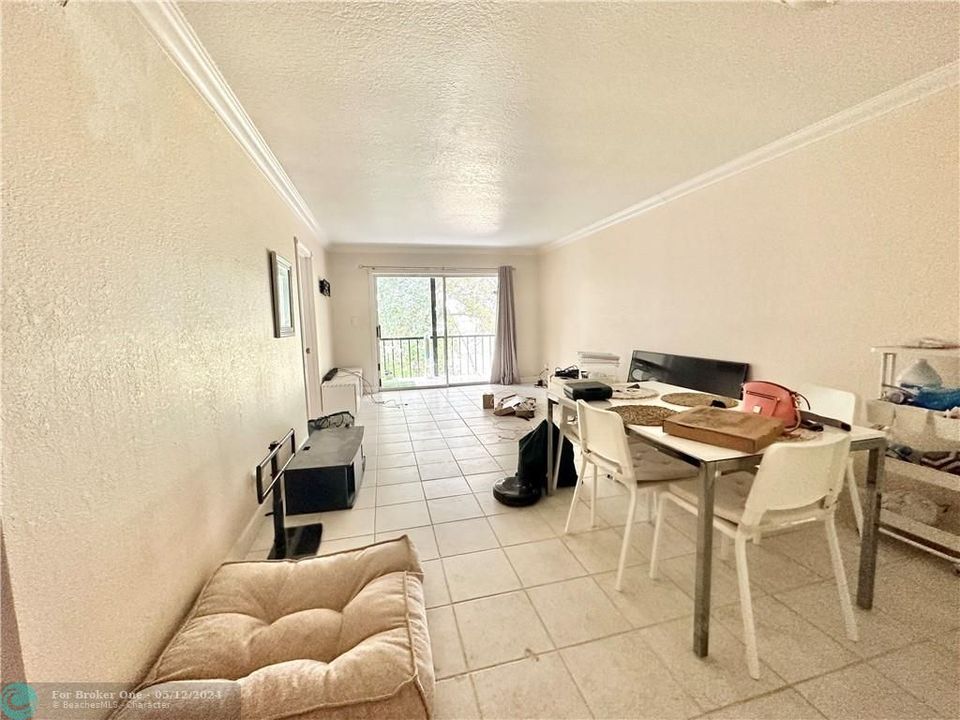 Recently Sold: $180,000 (2 beds, 2 baths, 949 Square Feet)