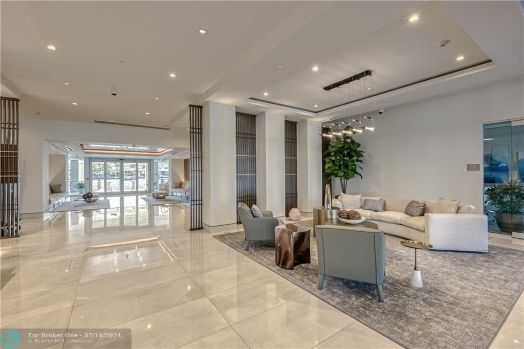 Recently Sold: $3,000,000 (3 beds, 3 baths, 2383 Square Feet)