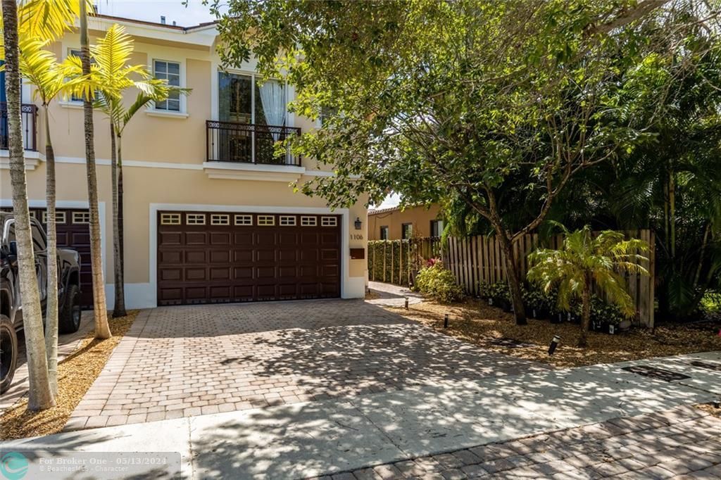 Recently Sold: $1,049,000 (3 beds, 3 baths, 2387 Square Feet)