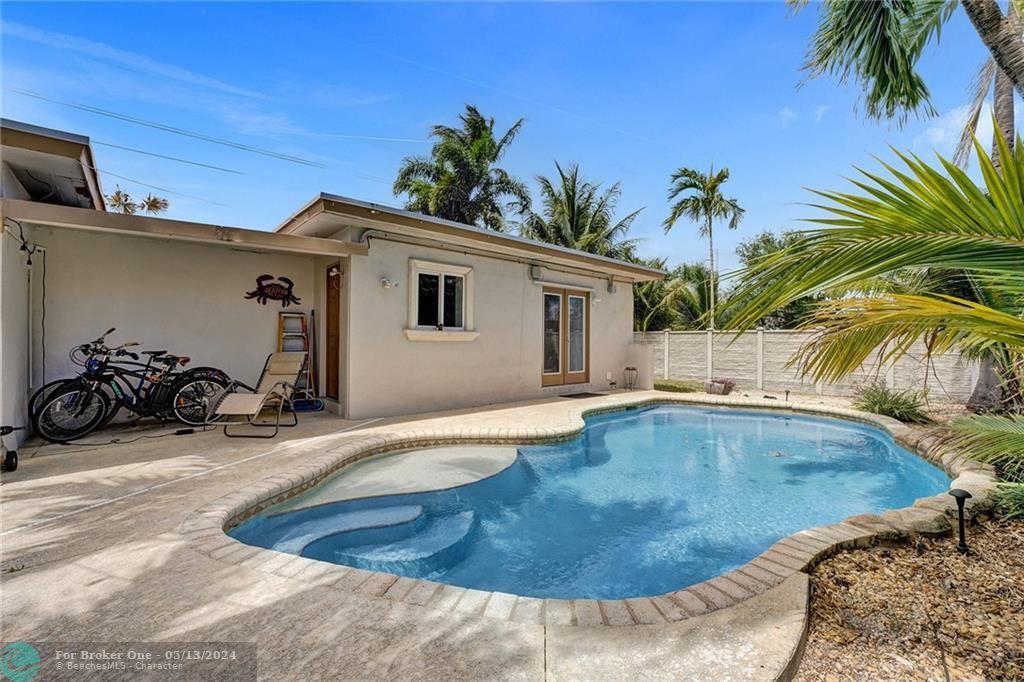 Recently Sold: $689,000 (3 beds, 2 baths, 1550 Square Feet)