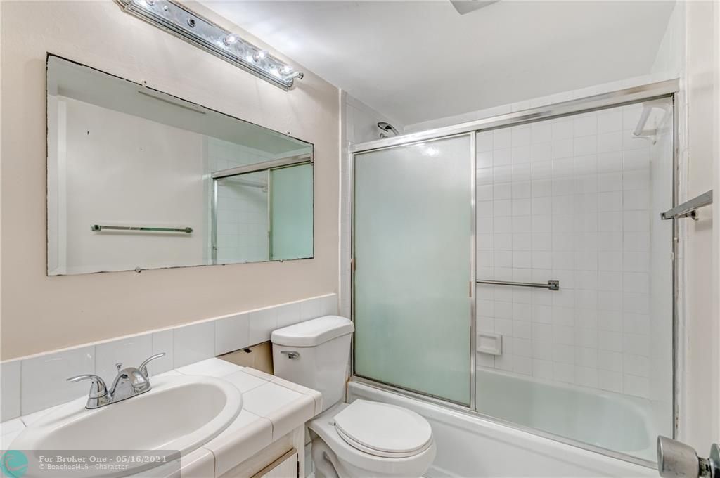 最近售出: $95,000 (1 贝兹, 1 浴室, 615 平方英尺)
