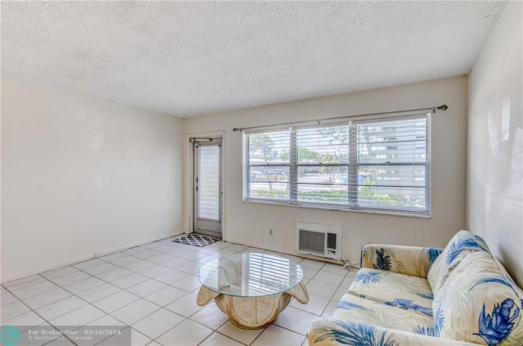 Recently Sold: $95,000 (1 beds, 1 baths, 615 Square Feet)