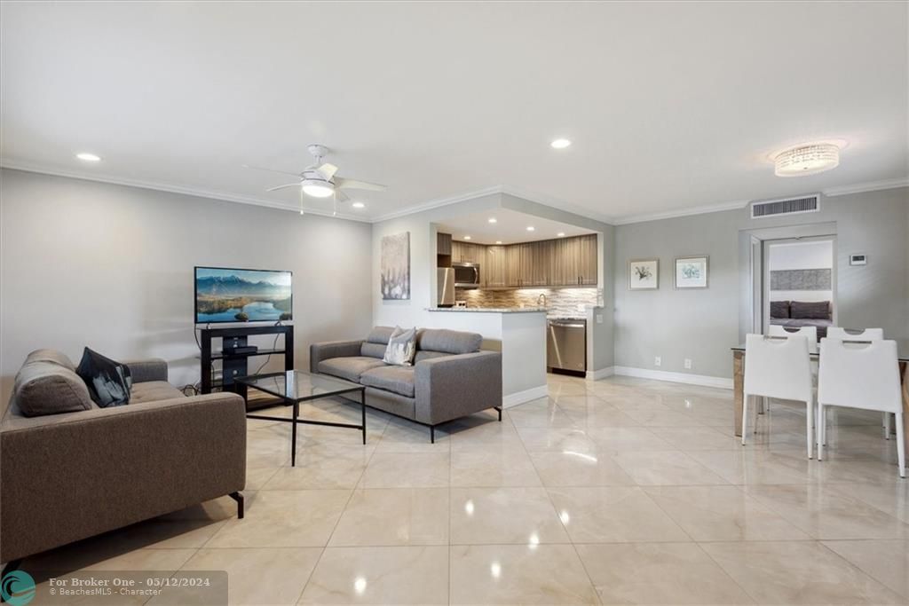 Recently Sold: $144,999 (1 beds, 1 baths, 726 Square Feet)