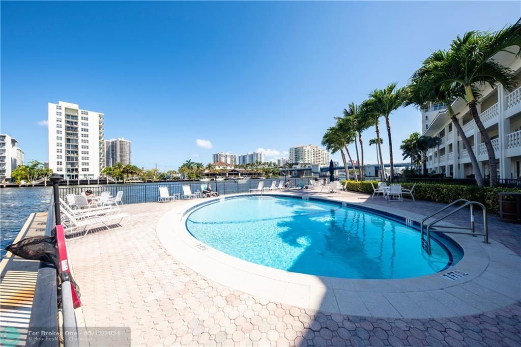 Recently Sold: $479,000 (1 beds, 1 baths, 747 Square Feet)