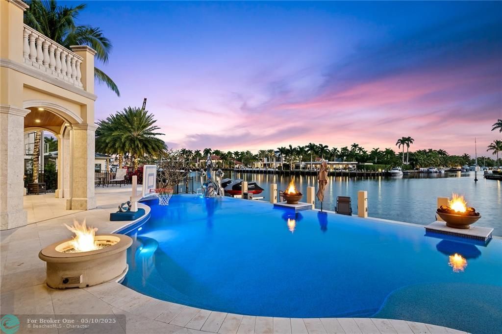 En Venta: $6,495,000 (5 camas, 3 baños, 4669 Pies cuadrados)