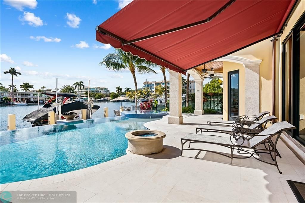 En Venta: $6,495,000 (5 camas, 3 baños, 4669 Pies cuadrados)