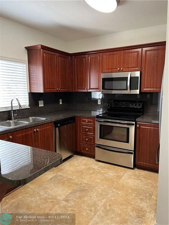 Recently Rented: $2,900 (2 beds, 2 baths, 1498 Square Feet)