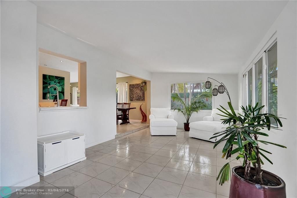Recently Sold: $995,000 (3 beds, 2 baths, 1776 Square Feet)