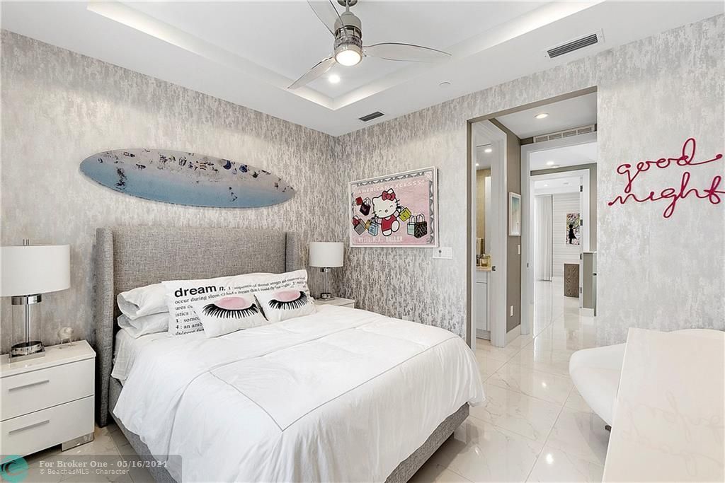 Recently Sold: $995,000 (3 beds, 3 baths, 2128 Square Feet)