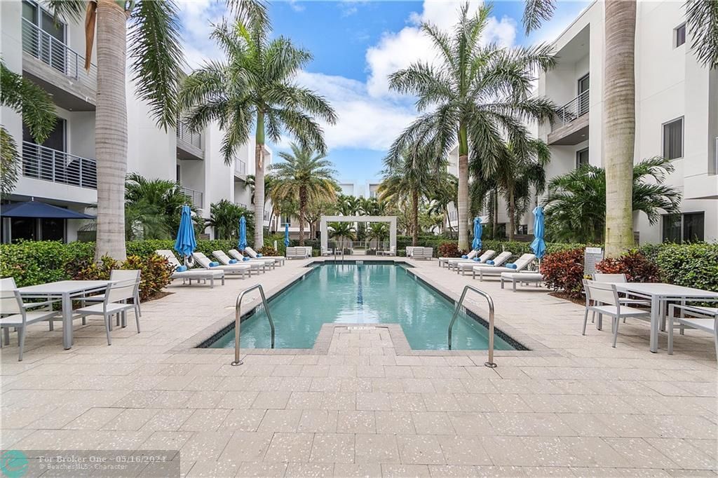 Recently Sold: $995,000 (3 beds, 3 baths, 2128 Square Feet)