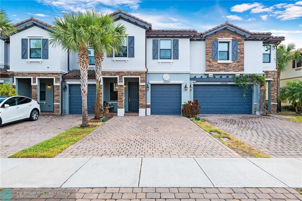 Recently Sold: $539,999 (3 beds, 3 baths, 1872 Square Feet)