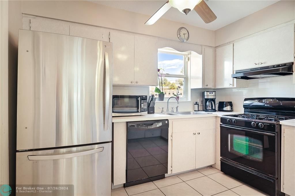 Recently Sold: $549,000 (3 beds, 2 baths, 1608 Square Feet)