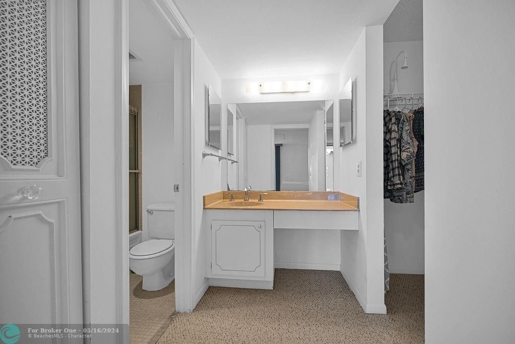 Недавно арендовано: $2,000 (1 спален, 1 ванн, 900 Квадратных фут)