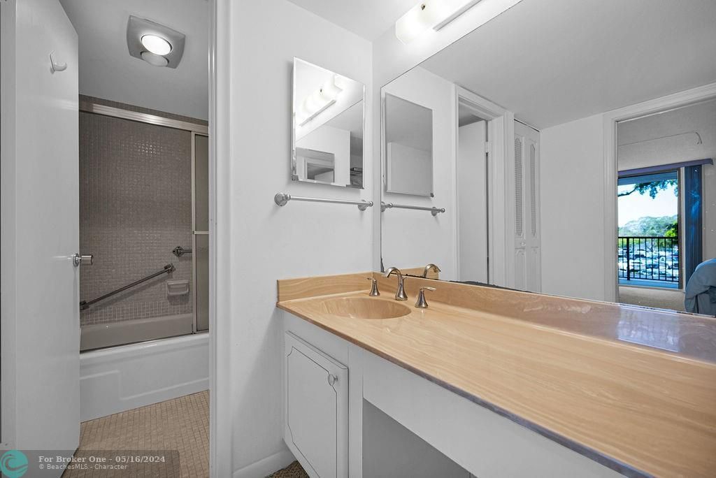 Недавно арендовано: $2,000 (1 спален, 1 ванн, 900 Квадратных фут)