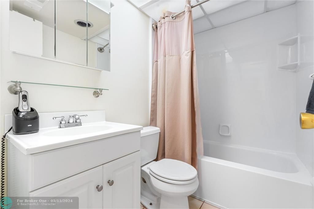 Recently Sold: $350,000 (1 beds, 1 baths, 724 Square Feet)