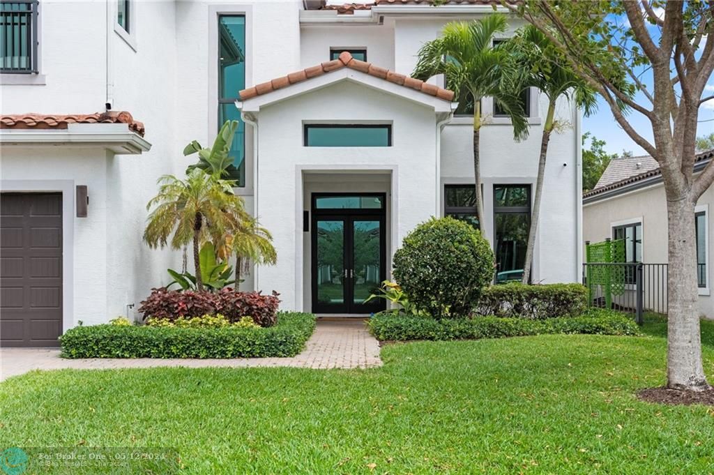 Recently Sold: $2,350,000 (5 beds, 4 baths, 4006 Square Feet)