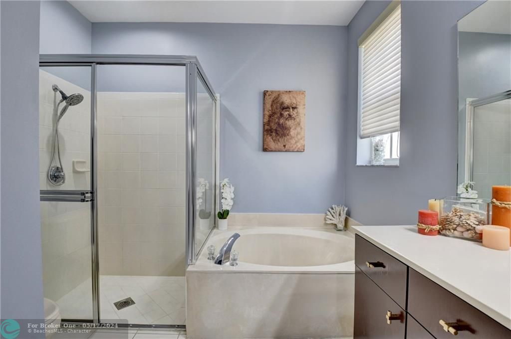 Недавно продано: $410,000 (2 спален, 2 ванн, 1573 Квадратных фут)