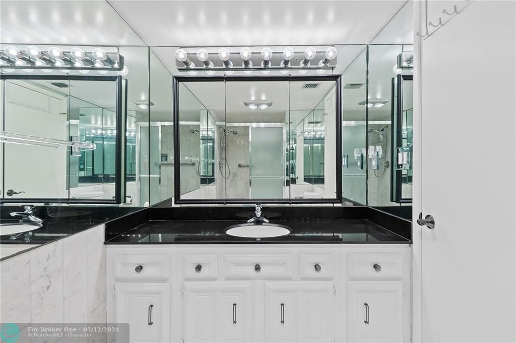 最近售出: $1,450,000 (3 贝兹, 2 浴室, 2140 平方英尺)