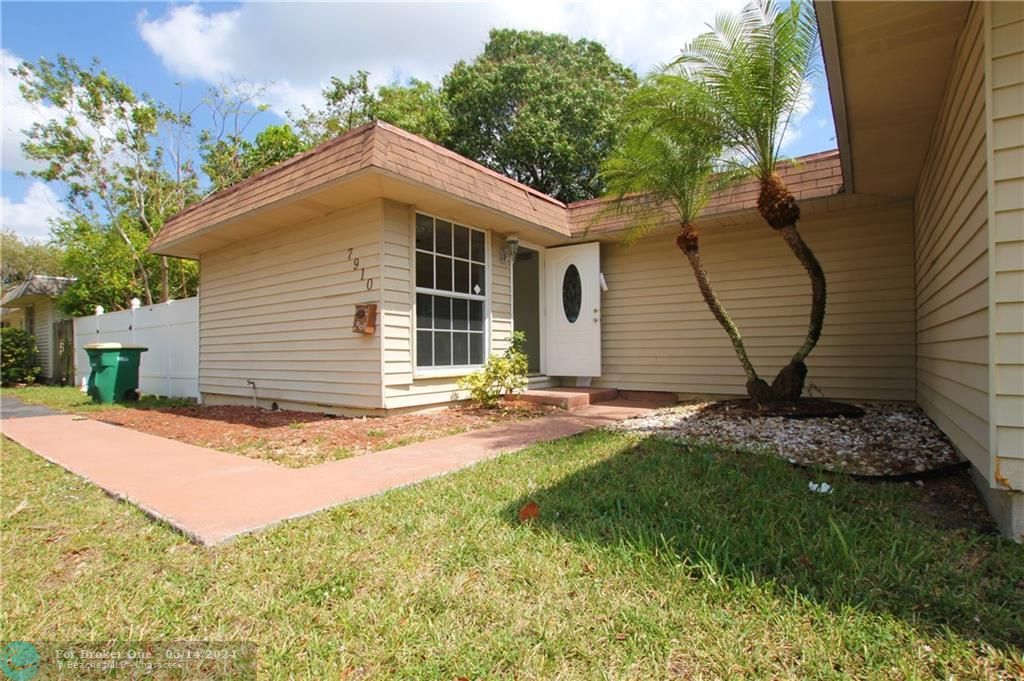 Recently Rented: $2,400 (2 beds, 2 baths, 1000 Square Feet)