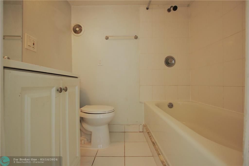 Недавно арендовано: $2,400 (2 спален, 2 ванн, 1000 Квадратных фут)