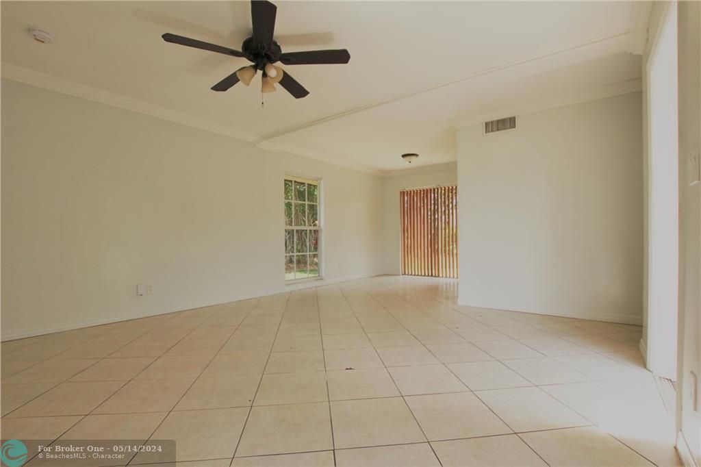 Recently Rented: $2,400 (2 beds, 2 baths, 1000 Square Feet)