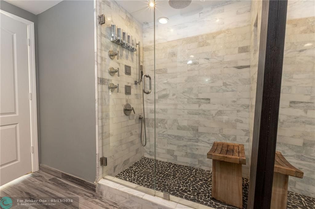 Recently Sold: $545,000 (2 beds, 2 baths, 1200 Square Feet)