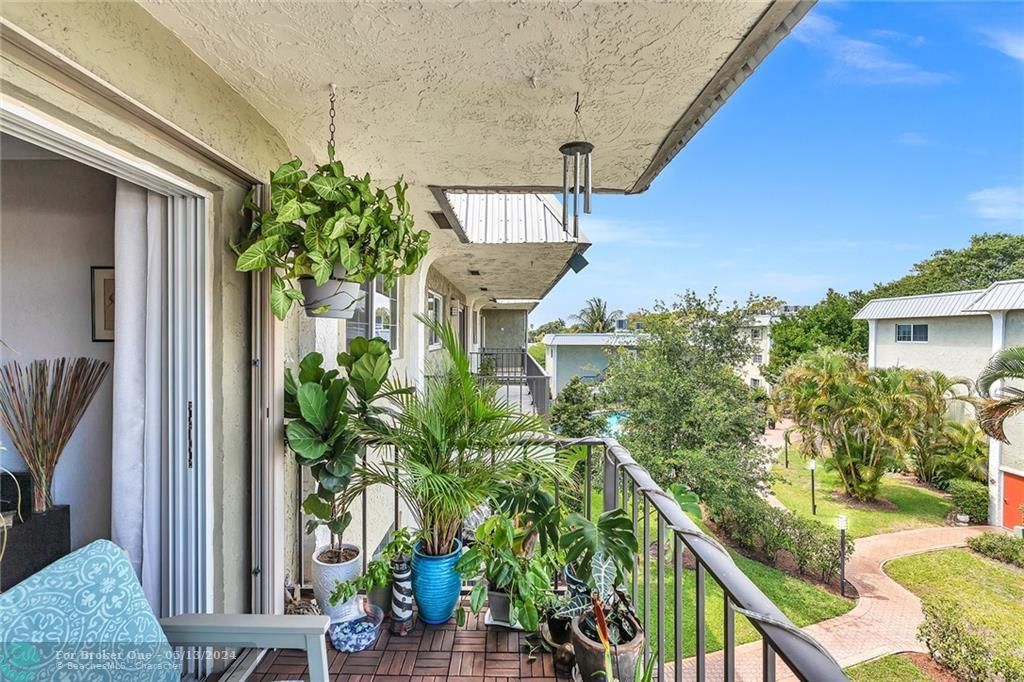 Recently Sold: $285,000 (1 beds, 1 baths, 700 Square Feet)