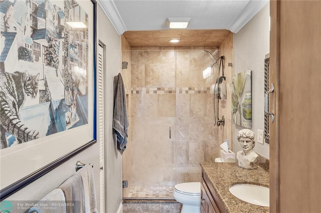 最近售出: $285,000 (1 贝兹, 1 浴室, 700 平方英尺)