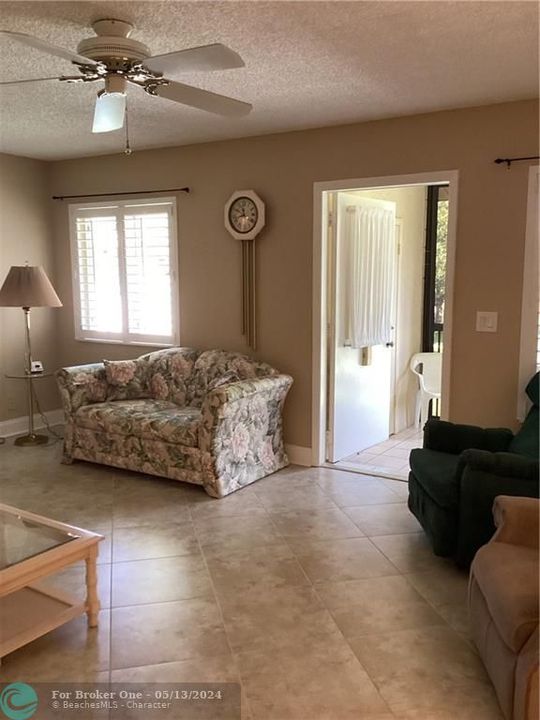 Recently Sold: $190,000 (2 beds, 2 baths, 929 Square Feet)