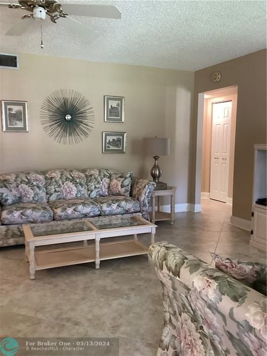 Recently Sold: $190,000 (2 beds, 2 baths, 929 Square Feet)