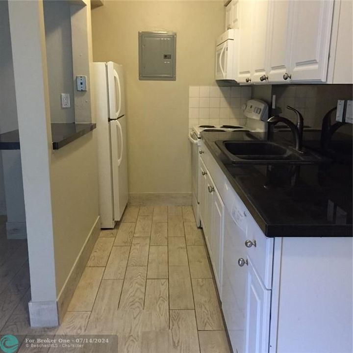 Recently Sold: $1,450 (1 beds, 1 baths, 0 Square Feet)