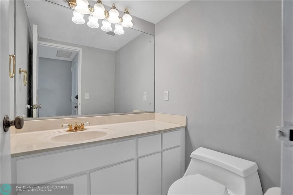 Recently Sold: $475,000 (1 beds, 1 baths, 1054 Square Feet)