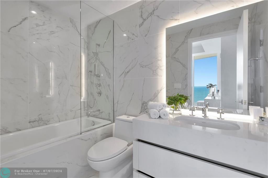 Recently Sold: $4,950,000 (2 beds, 2 baths, 2027 Square Feet)