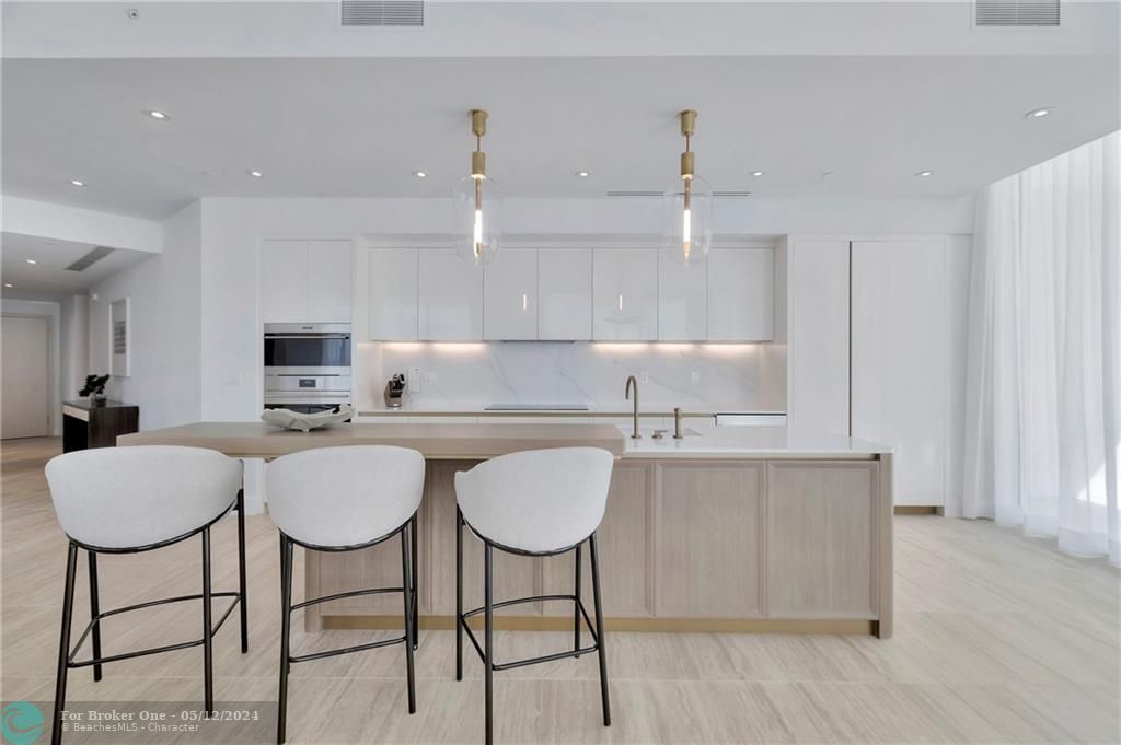Recently Sold: $4,995,000 (2 beds, 2 baths, 2242 Square Feet)