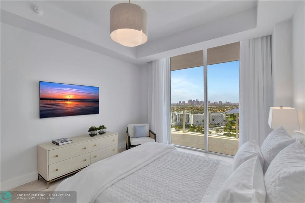 Recently Sold: $4,995,000 (2 beds, 2 baths, 2242 Square Feet)