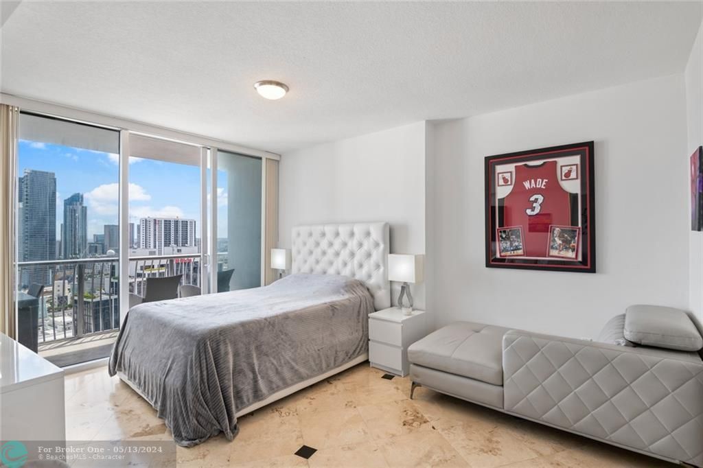 Recently Sold: $450,000 (1 beds, 1 baths, 821 Square Feet)