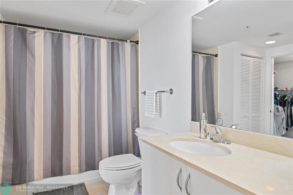 Recently Sold: $450,000 (1 beds, 1 baths, 821 Square Feet)