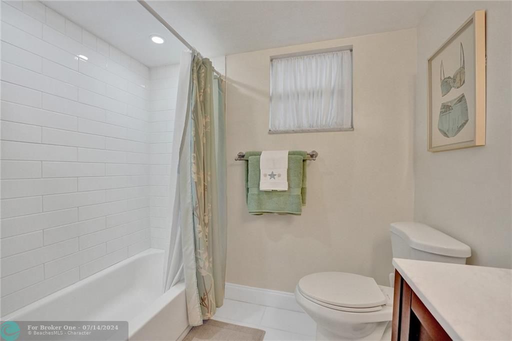 最近售出: $272,000 (2 贝兹, 2 浴室, 1200 平方英尺)