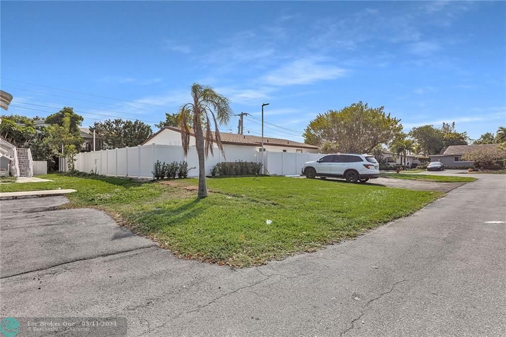 Recently Sold: $1,950 (1 beds, 1 baths, 590 Square Feet)