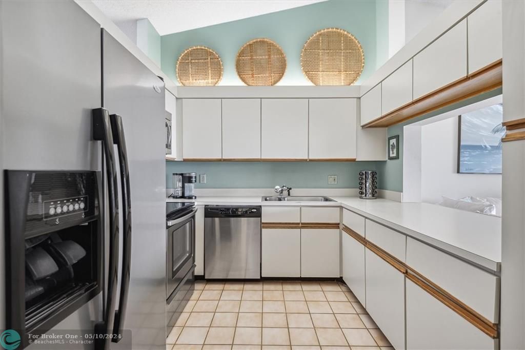 Recently Sold: $310,000 (2 beds, 2 baths, 1050 Square Feet)