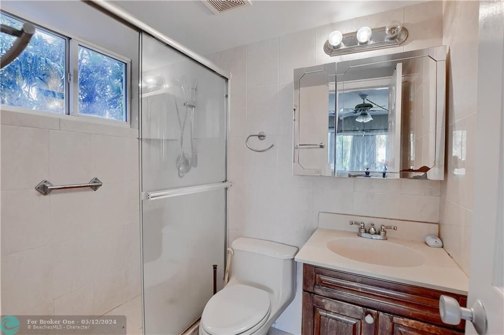 最近售出: $340,000 (2 贝兹, 2 浴室, 966 平方英尺)
