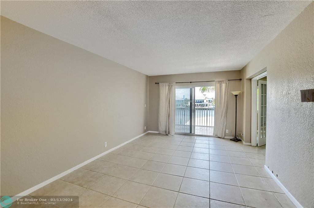 Recently Sold: $340,000 (2 beds, 2 baths, 966 Square Feet)